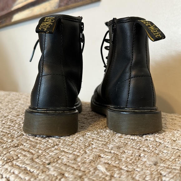 Dr. Marten’s YOUTH 1460 SOFTY T LEATHER LACE UP BOOTS - Picture 4 of 10